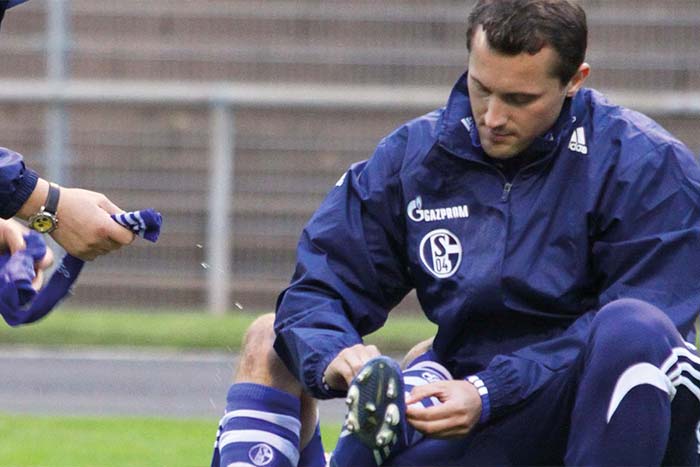 Sportmedizin Vorschaubild mit Dr. Wojanowski im Fußballfeld